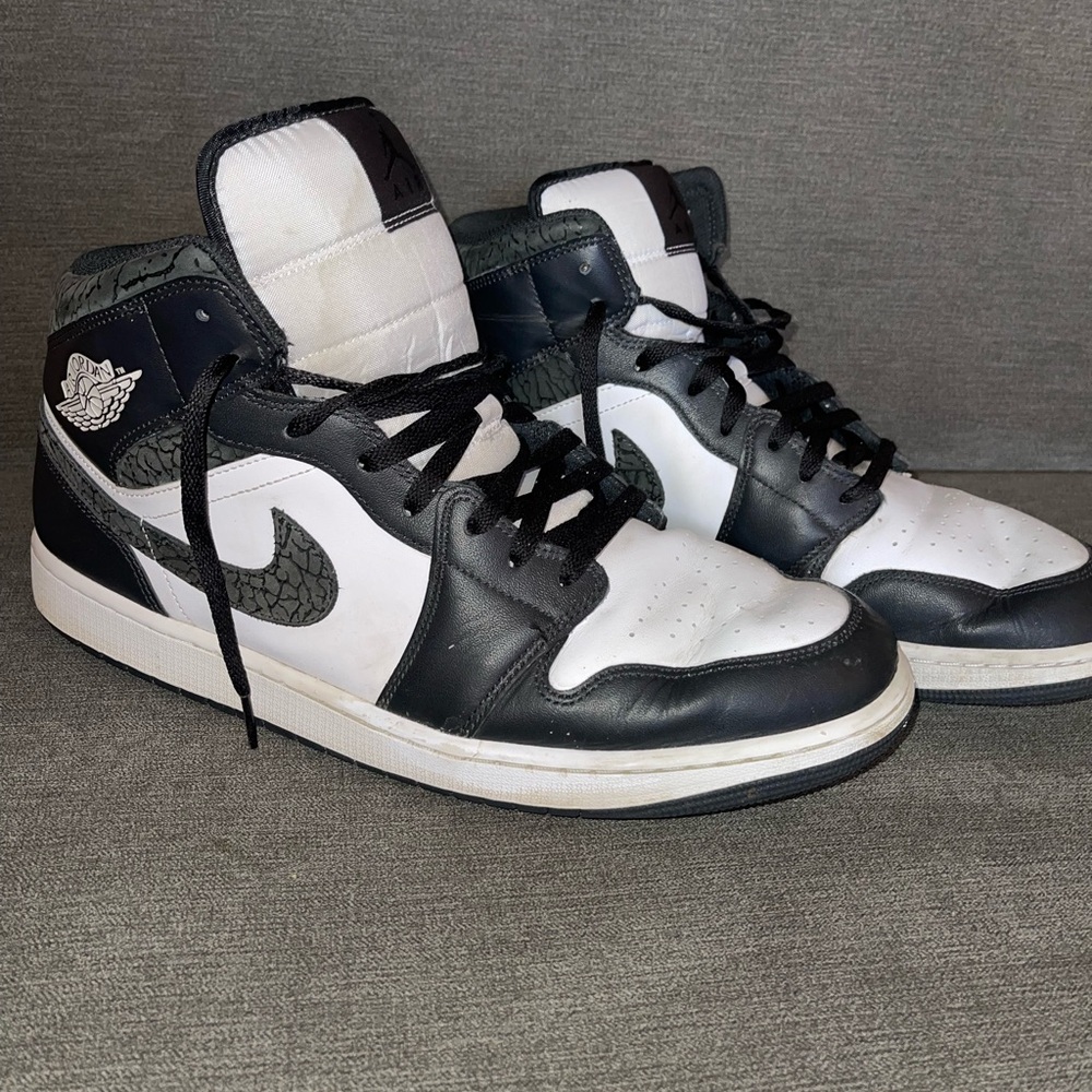 Nike Black and White High-Top Jordan 1 Sneakers with Crackle Pattern